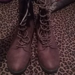 Rouge faux brown leather boots